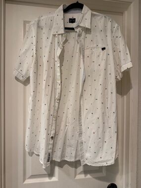 Dakine White Short-Sleeve Button-Down Shirt with Red & Blue Micro Print